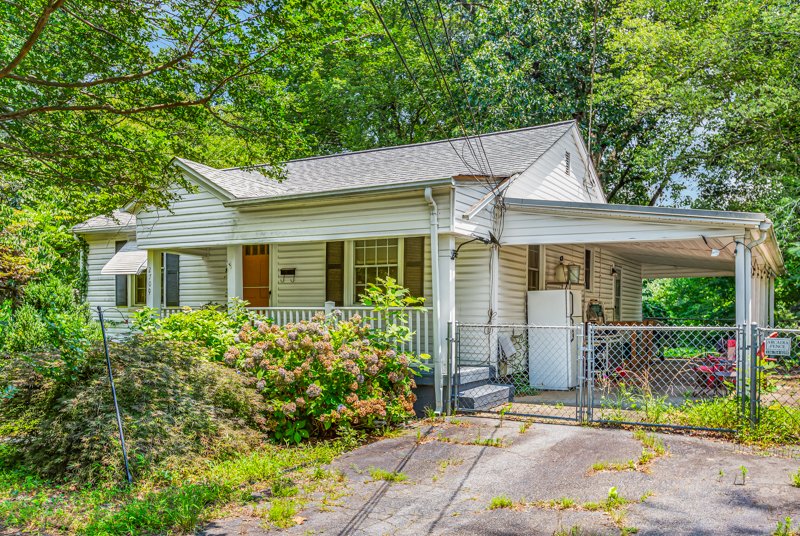 2709 Konnoak Drive-2.jpg