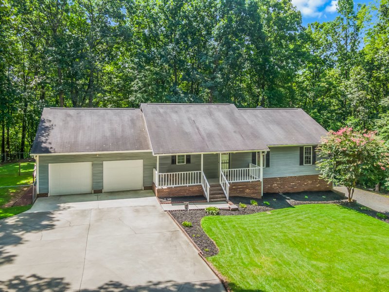 1122 Red Oak Drive-1.jpg