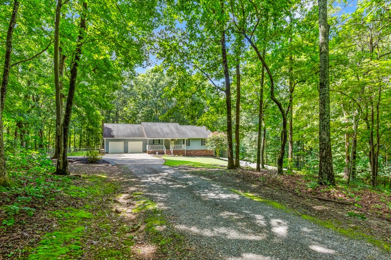 1122 Red Oak Drive-2.jpg