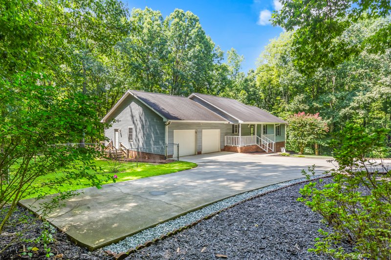 1122 Red Oak Drive-7.jpg