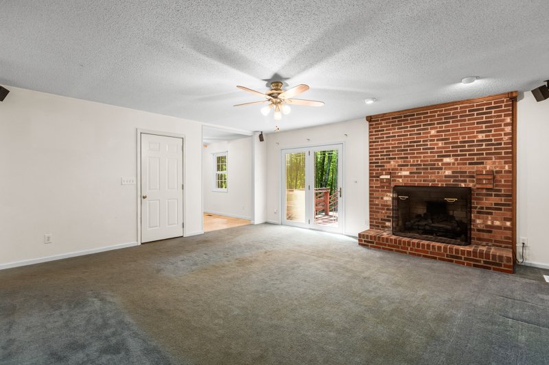 1122 Red Oak Drive-10.jpg