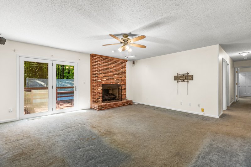 1122 Red Oak Drive-11.jpg