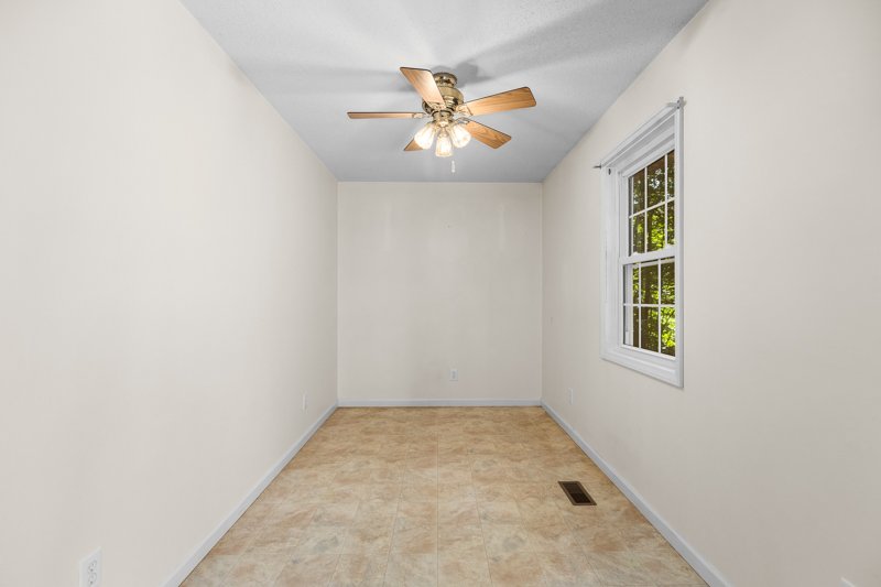1122 Red Oak Drive-13.jpg