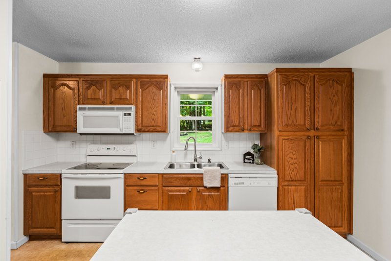 1122 Red Oak Drive-18.jpg