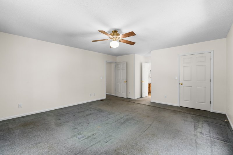 1122 Red Oak Drive-22.jpg