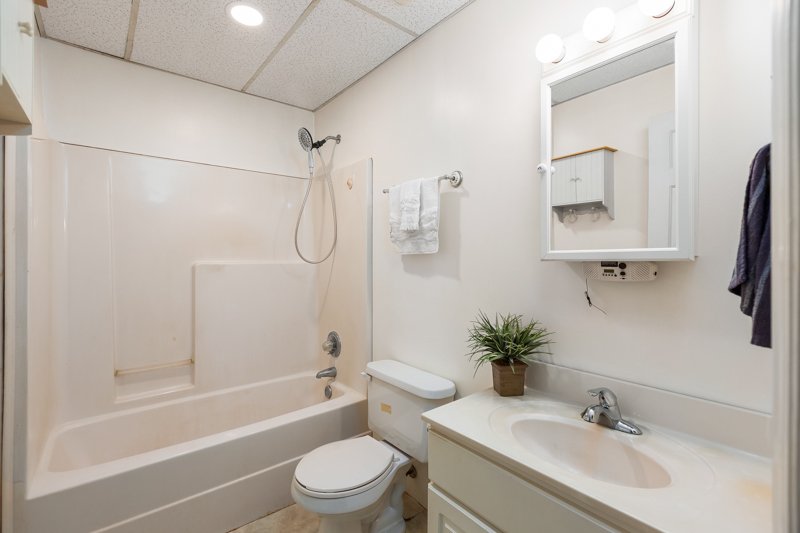 1122 Red Oak Drive-37.jpg
