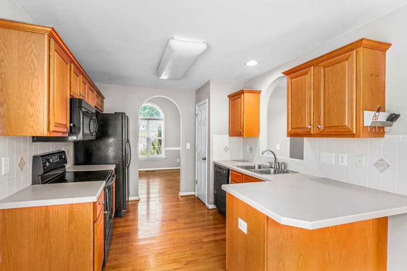 3025 Kaymoore Drive-10.jpg