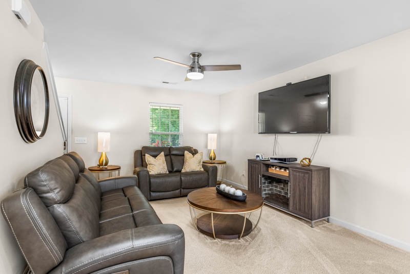 5009 Hogan Point Court-6.jpg