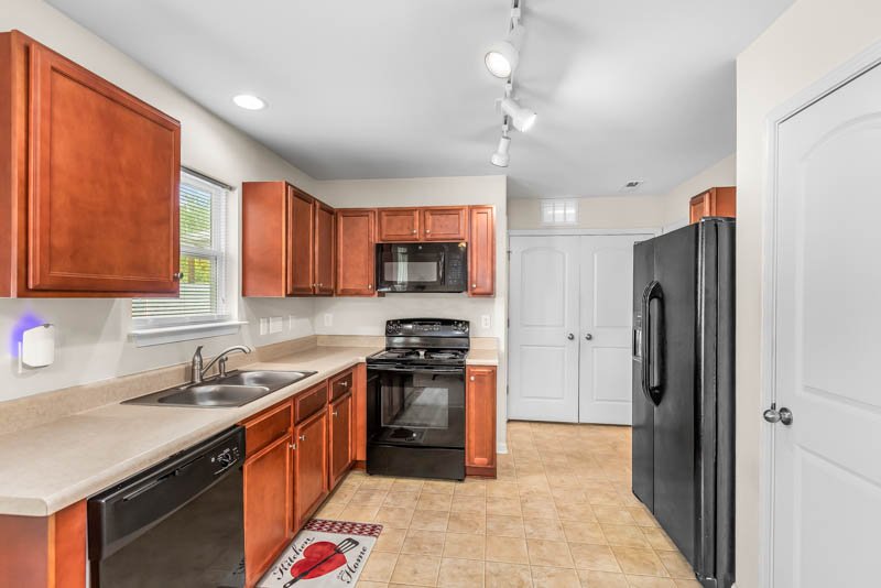 5009 Hogan Point Court-10.jpg