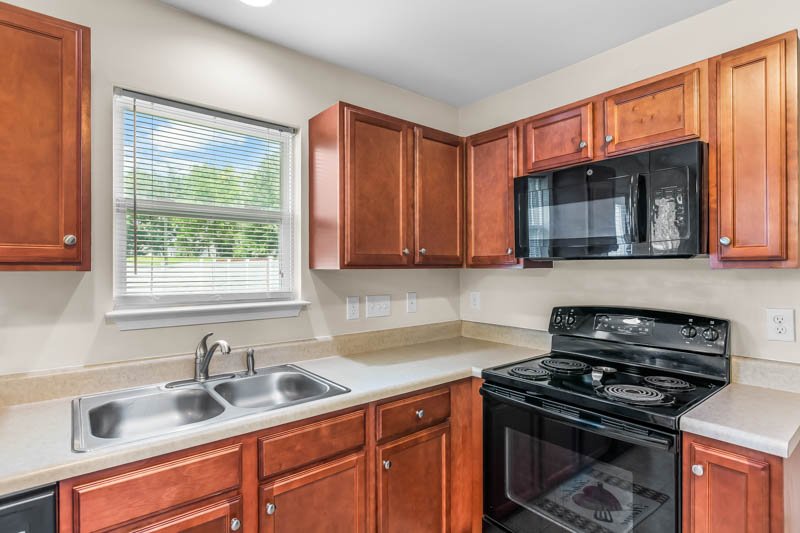 5009 Hogan Point Court-13.jpg