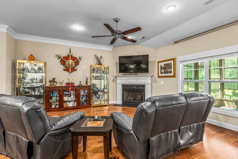 353 Saint James Drive-5.jpg
