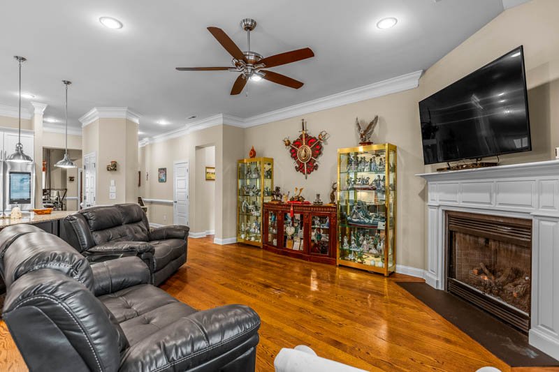 353 Saint James Drive-6.jpg