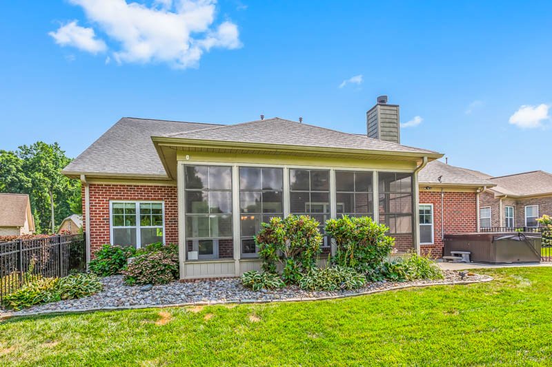 353 Saint James Drive-22.jpg