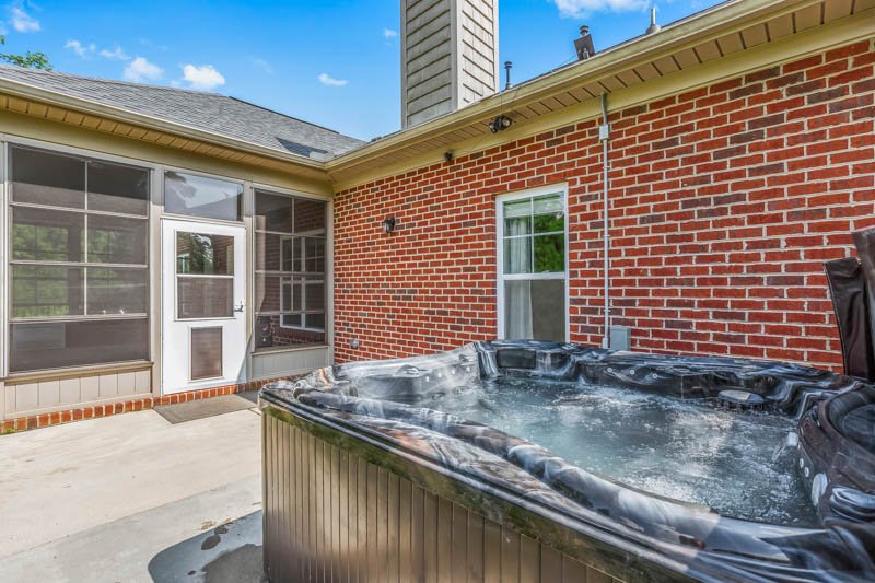 353 Saint James Drive-26.jpg
