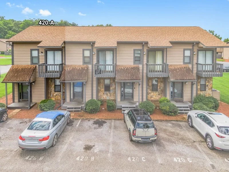 Vista Court-23.jpg