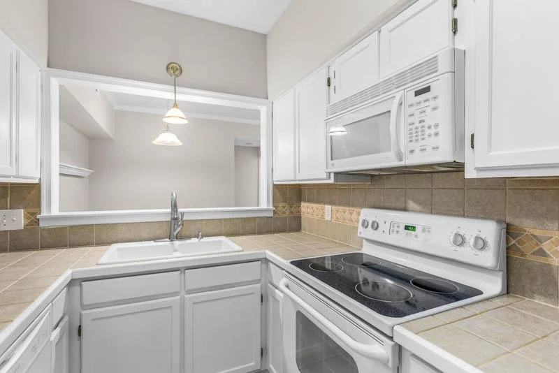 326 Meadows Circle-14.jpg