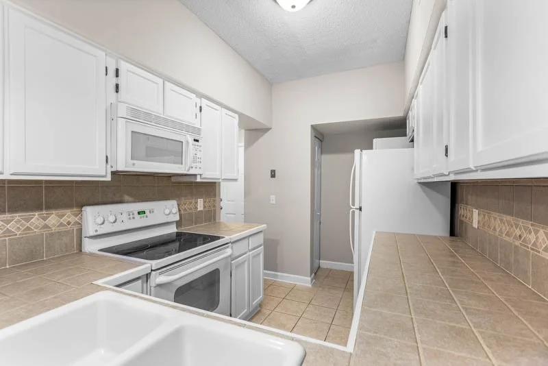 326 Meadows Circle-15.jpg