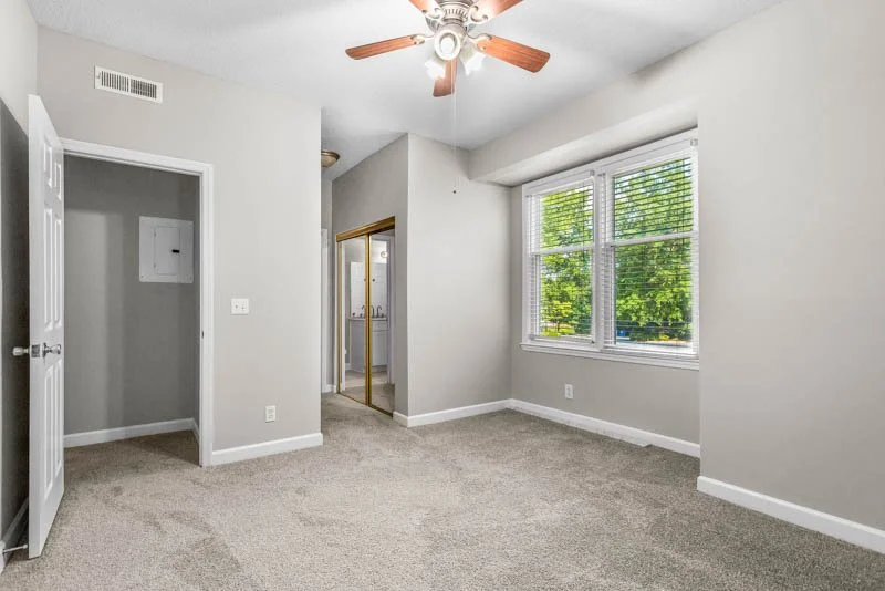 326 Meadows Circle-21.jpg
