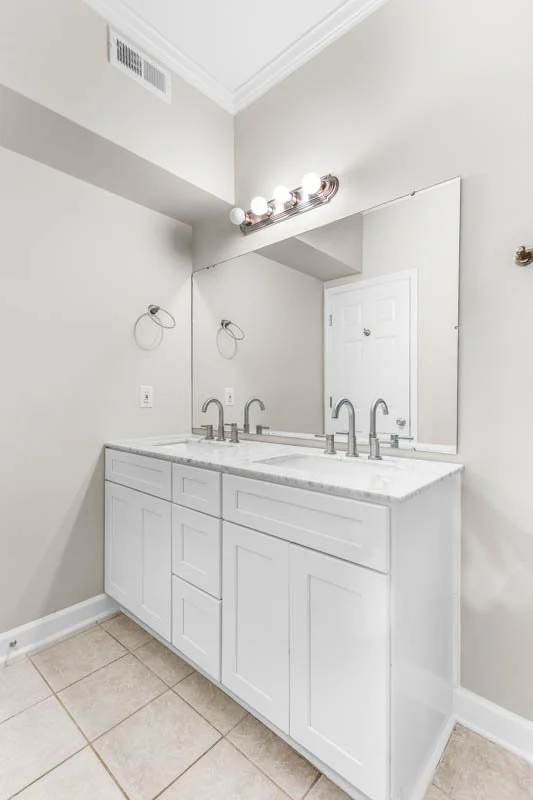 326 Meadows Circle-35.jpg
