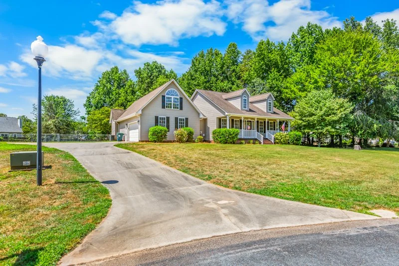 1184 Kingsway Drive-2.jpg
