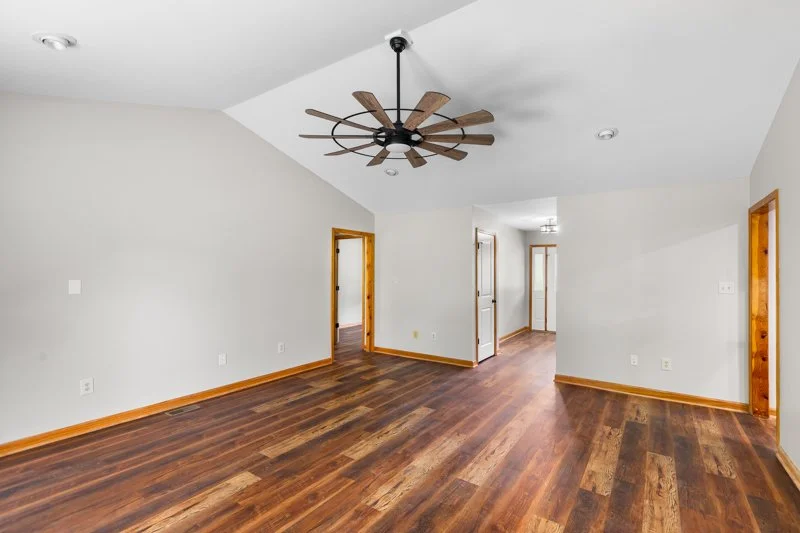 1184 Kingsway Drive-11.jpg