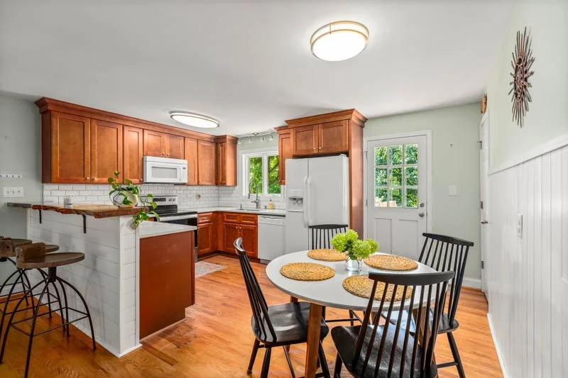 541 Robbins Road-9.jpg