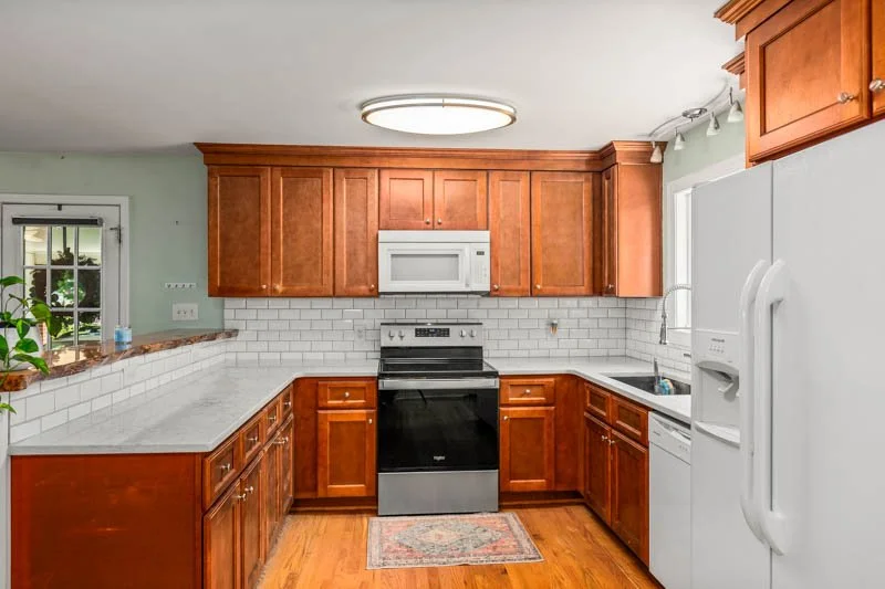 541 Robbins Road-10.jpg