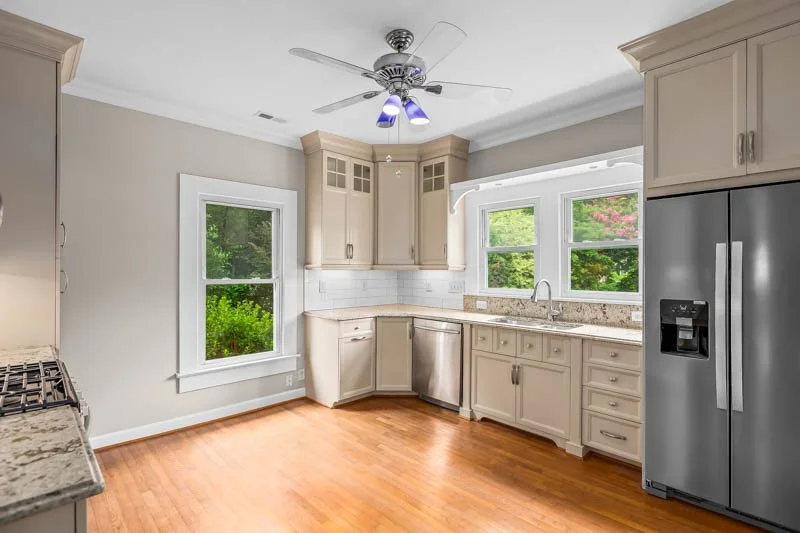 435 Lynhaven Drive-14.jpg