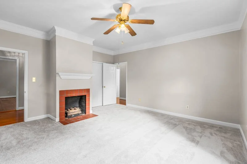 435 Lynhaven Drive-27.jpg
