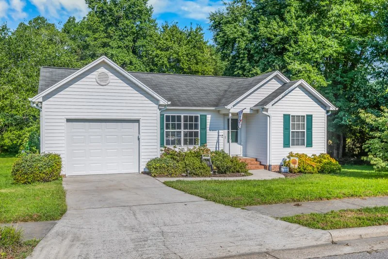 587 Porter Lane-1.jpg