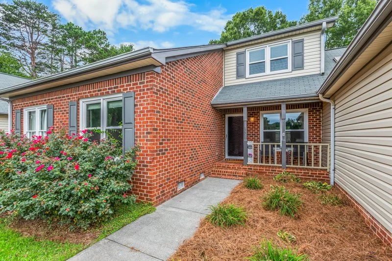 105 Forrest Oaks Drive-3.jpg