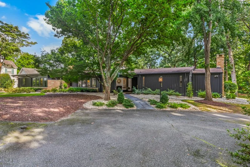 406 Hillcrest Drive-3.jpg