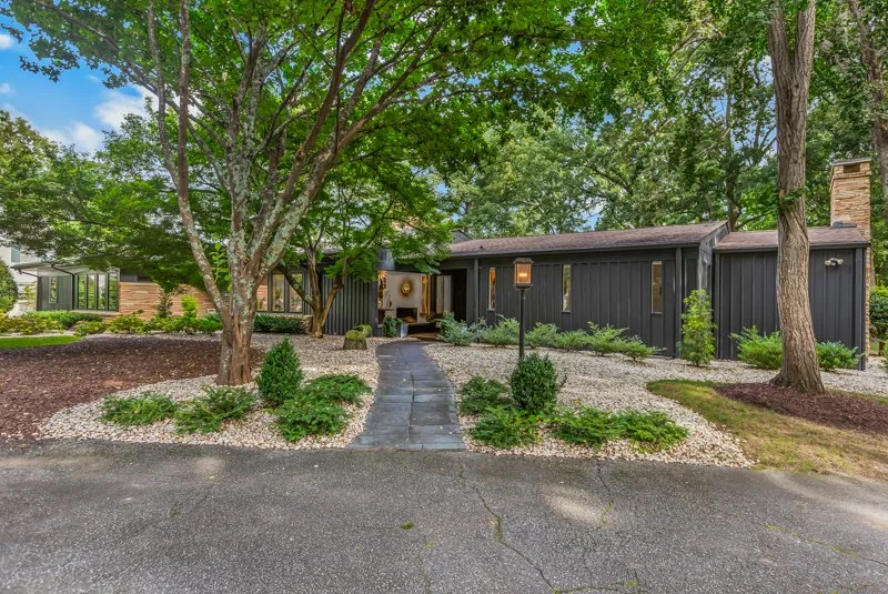 406 Hillcrest Drive-4.jpg