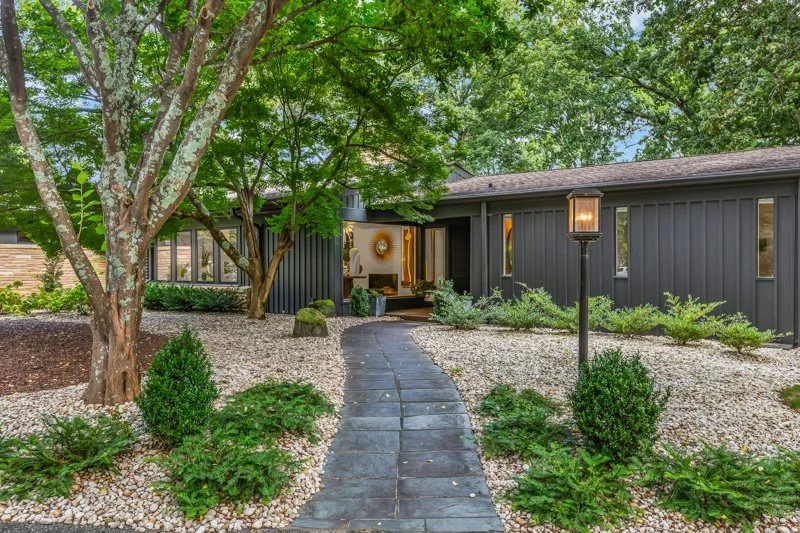 406 Hillcrest Drive-5.jpg
