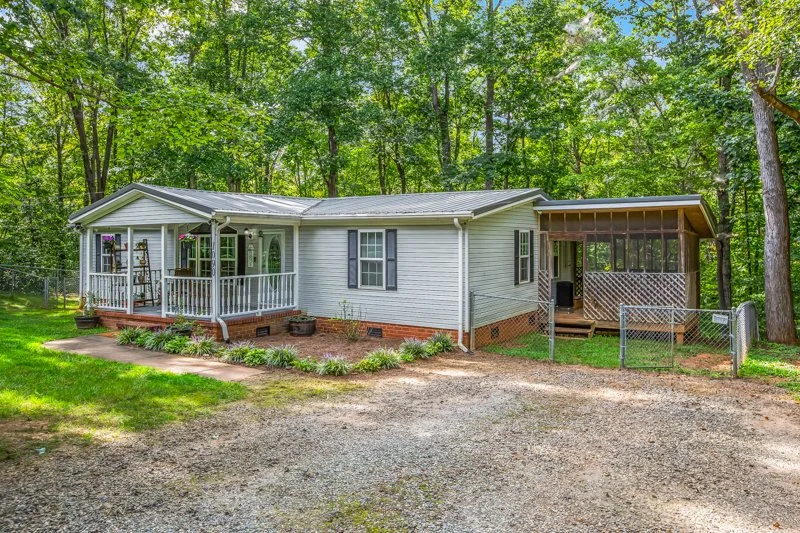 1090 Tree Haven Lane-1.jpg