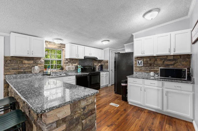 1090 Tree Haven Lane-11.jpg