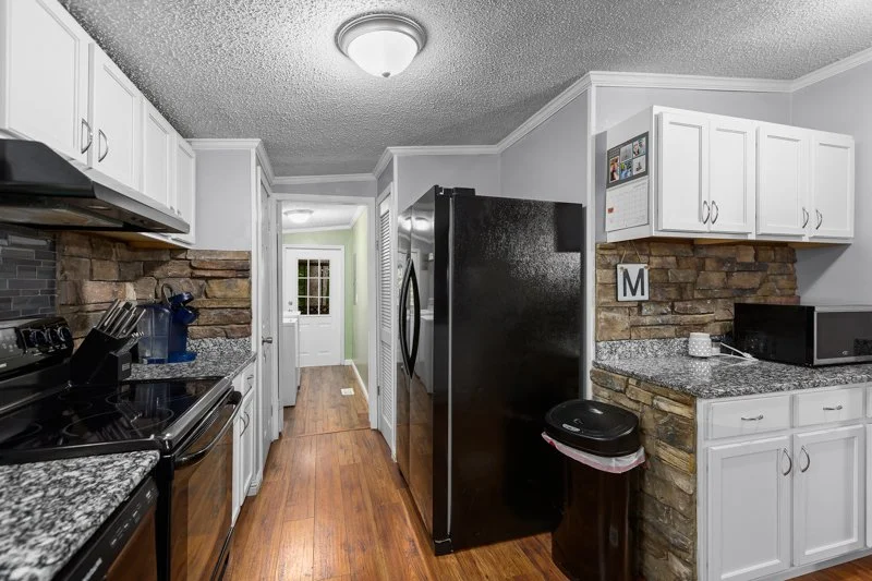 1090 Tree Haven Lane-14.jpg