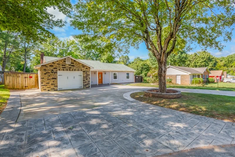 620 Parkland Court-2.jpg