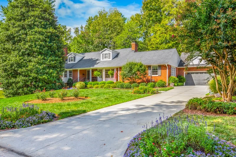 1319 Robinhood Road-1.jpg