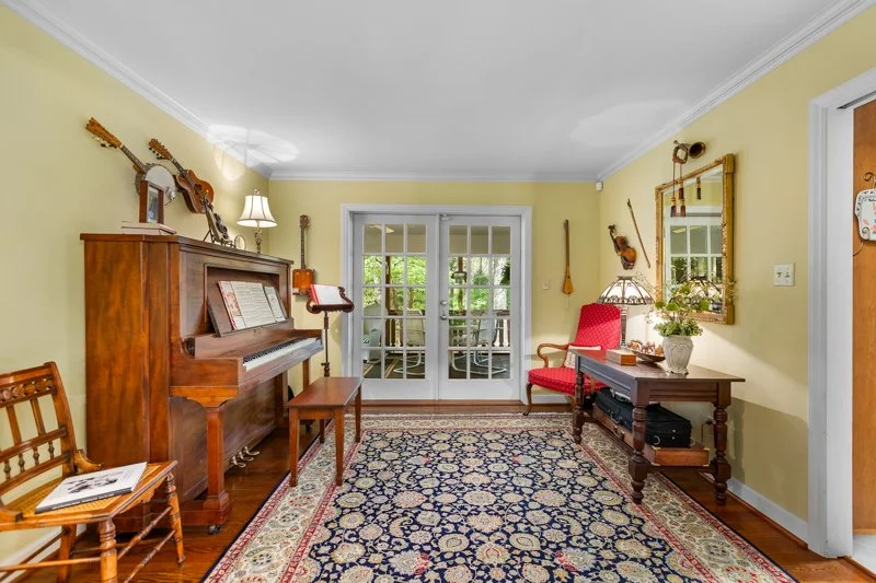 1319 Robinhood Road-9.jpg