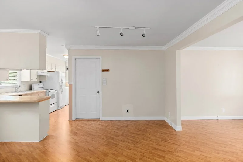 108 Hinshaw Avenue-10.jpg