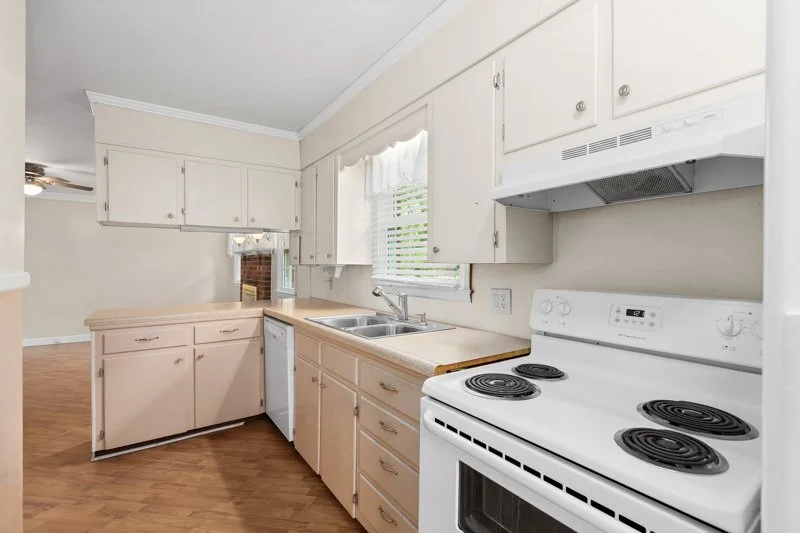 108 Hinshaw Avenue-13.jpg