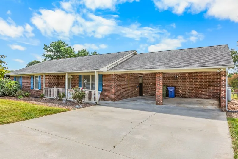 184 Cale Bradley Court-2.jpg