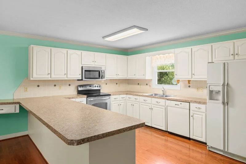184 Cale Bradley Court-7.jpg