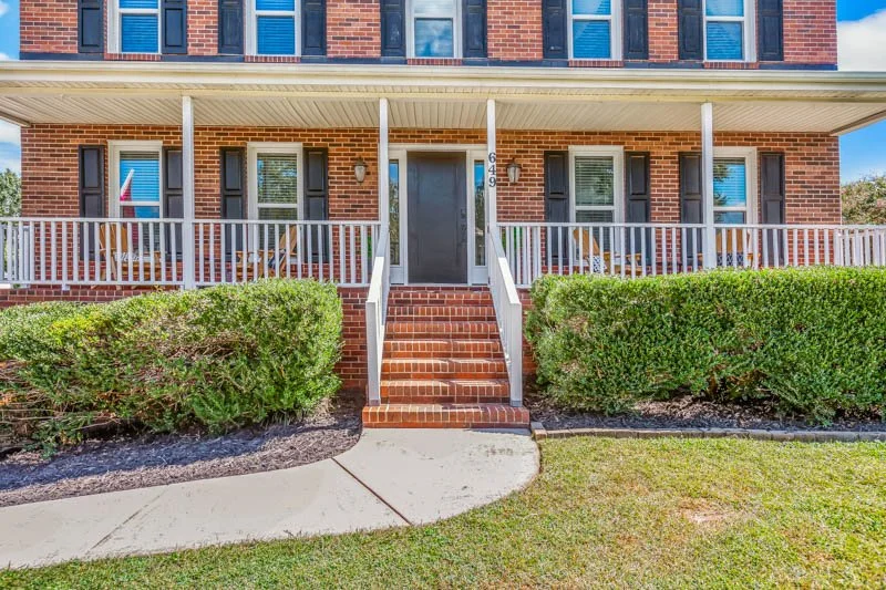 649 Nottinghill Drive-4.jpg