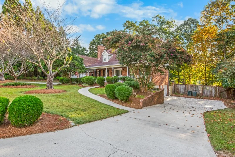 389 Christine Court-2.jpg