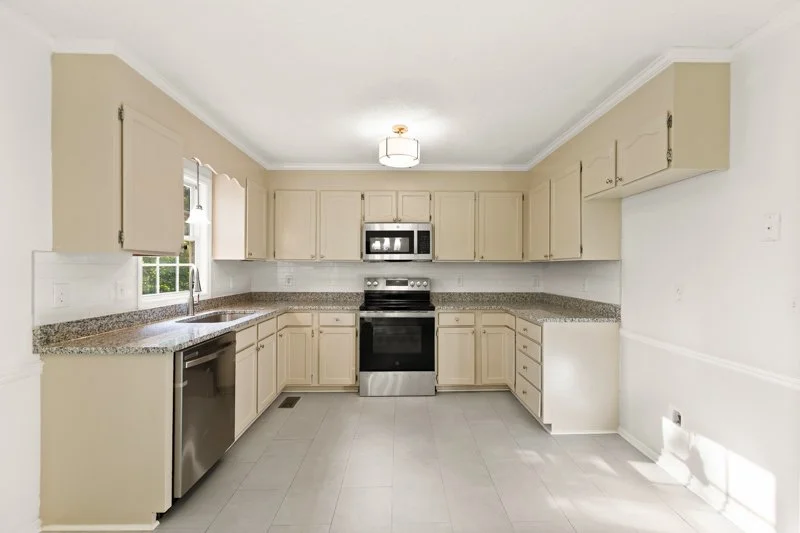 389 Christine Court-12.jpg