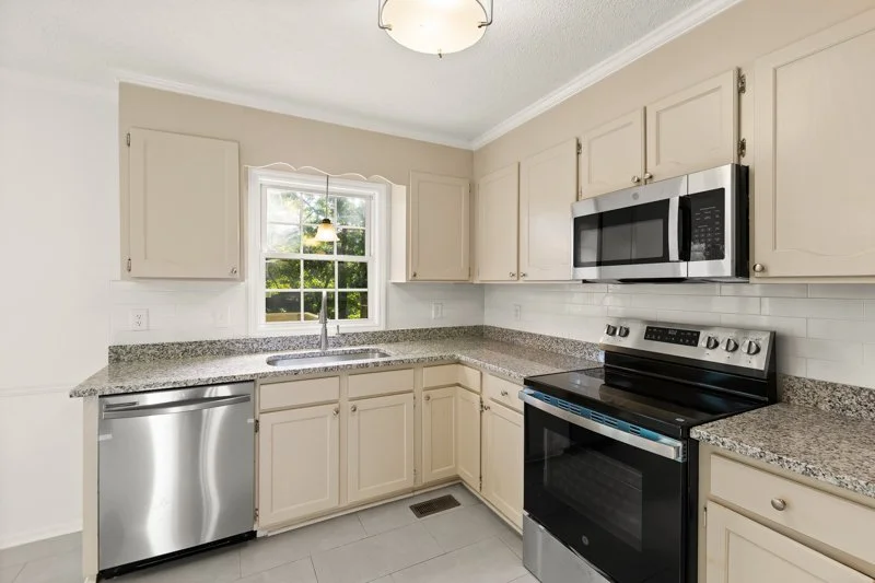 389 Christine Court-14.jpg
