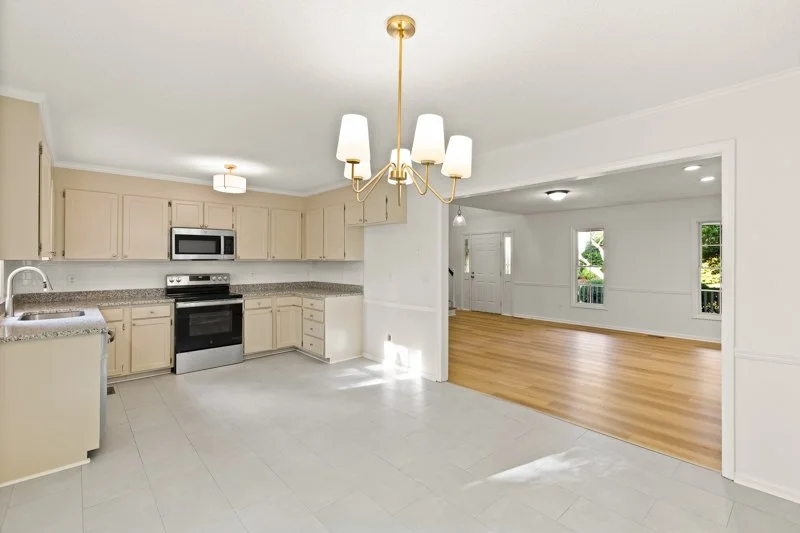 389 Christine Court-16.jpg