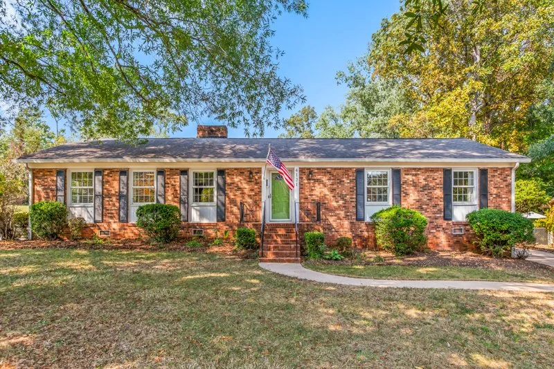 4121 Briarcliffe Road-2.jpg